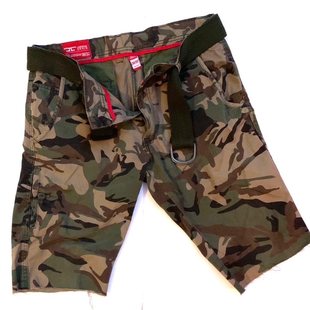 Men’s Camouflage Belted Shorts Size 36/32